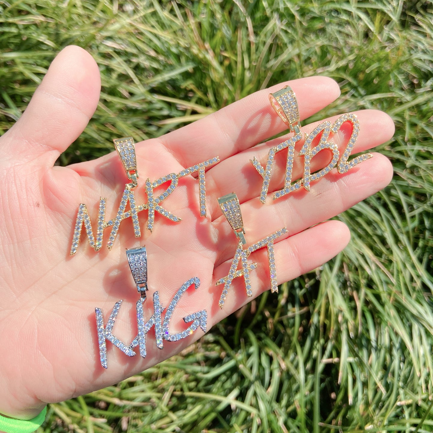 petites lettres cursives personnalisées, cadeaux, colliers et bijoux à faire soi-même