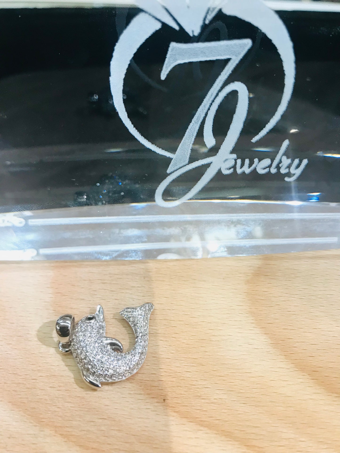 Pendentif dauphin porte-bonheur en argent sterling avec pierres en oxyde de zirconium