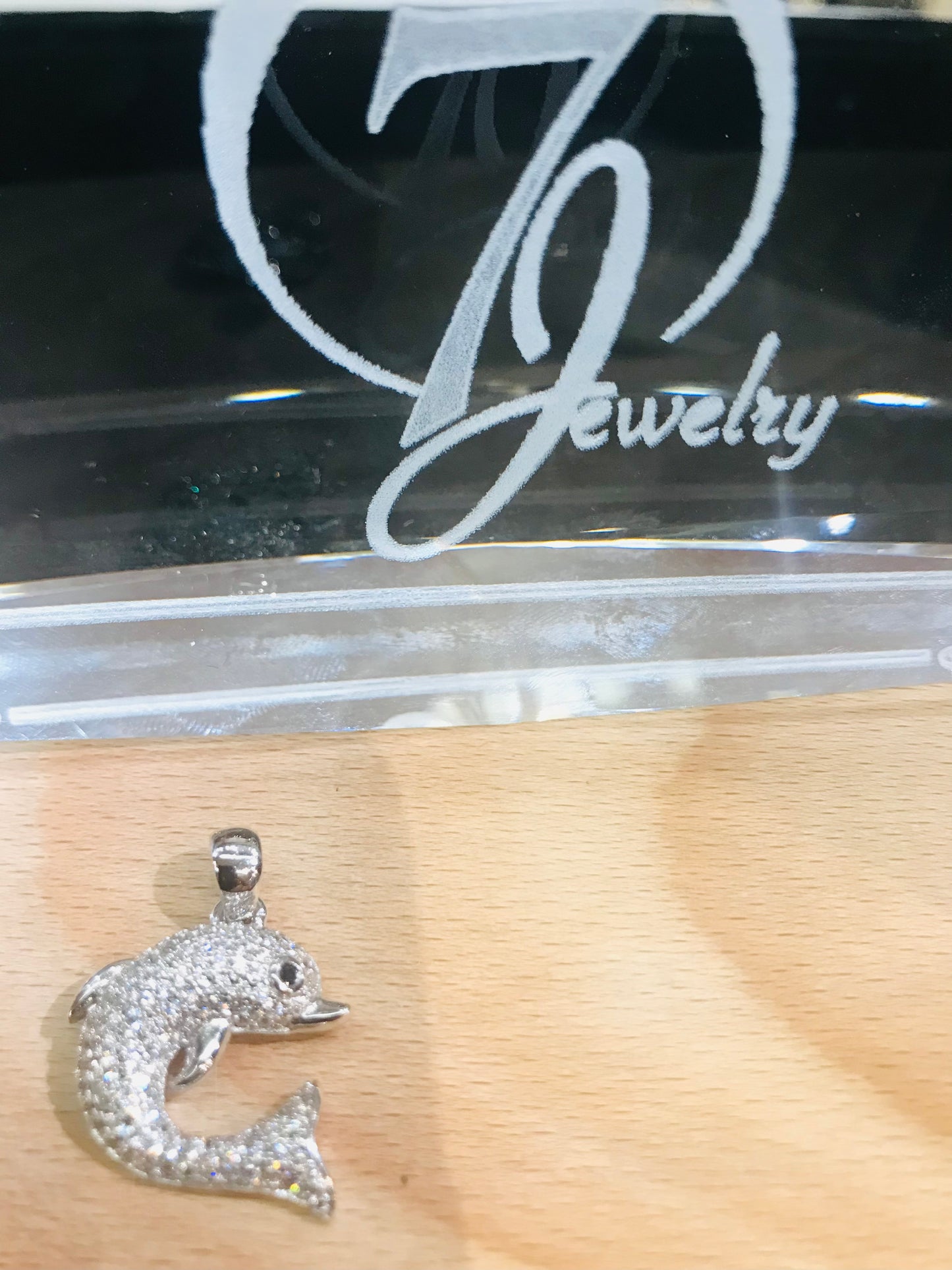 Pendentif dauphin porte-bonheur en argent sterling avec pierres en oxyde de zirconium