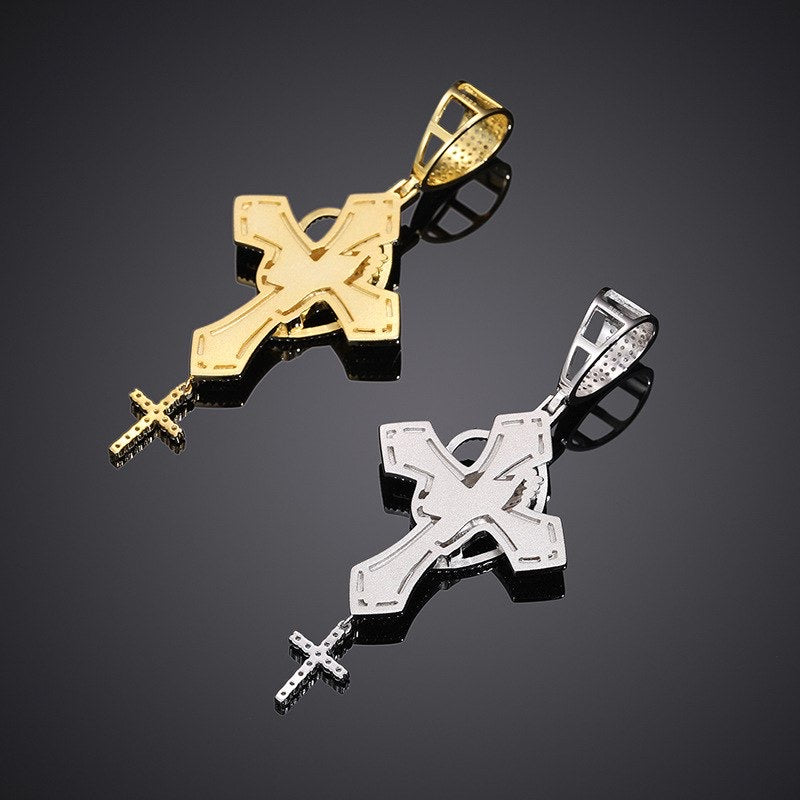 Croix en argent véritable avec moissanite et main en prière