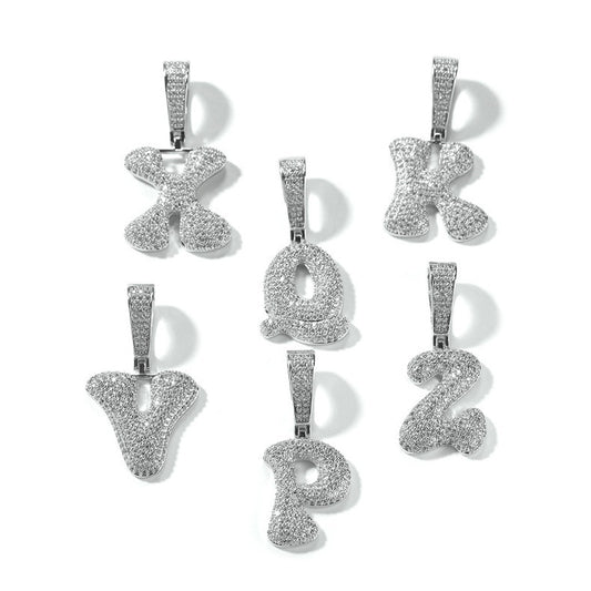 Pendentif avec lettre et nom en forme de bulle de diamant