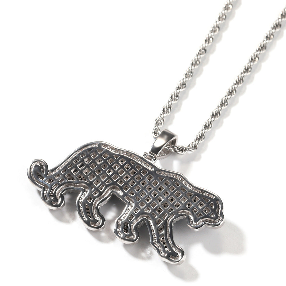 Collier avec pendentif léopard en diamants et zircones cubiques noirs glacés