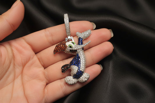 ਆਈਸਡ ਆਊਟ ਵ੍ਹਾਈਟ ਗੋਲਡ ਪਲੇਟਿਡ ਕਾਰਟੂਨ ਪੈਂਡੈਂਟ