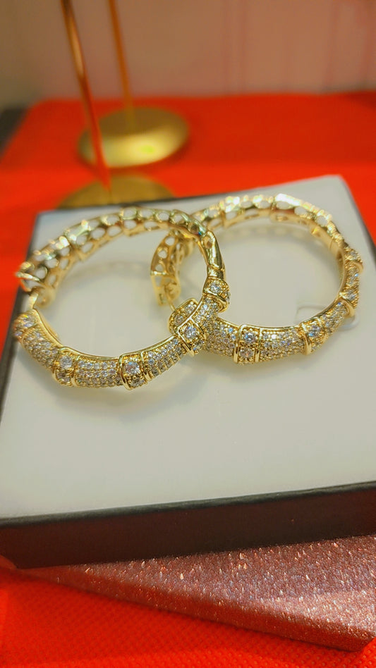 Boucle d'oreille plaquée or avec pierre en oxyde de zirconium