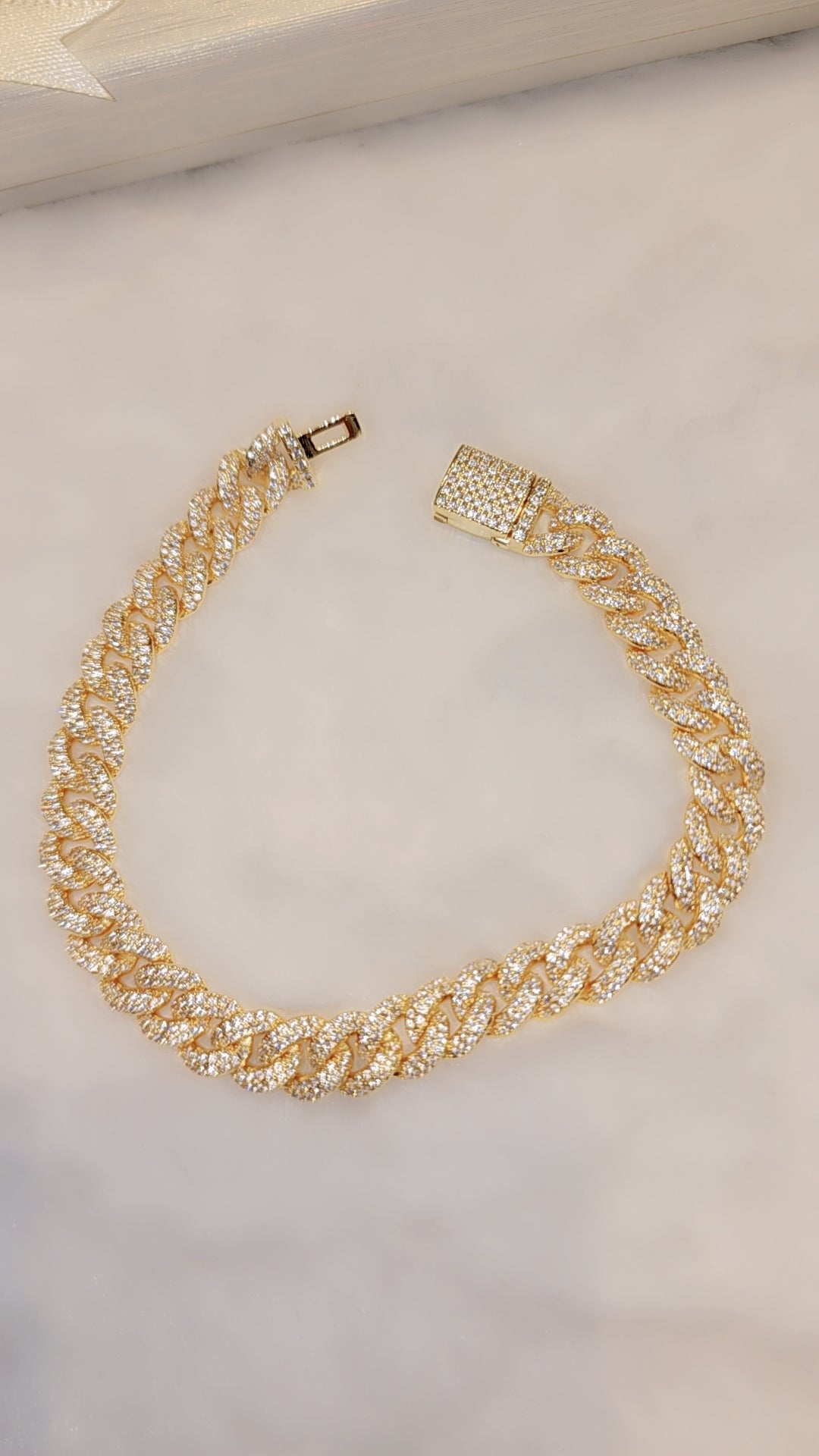 Bracelet à maillons cubains plaqué or glacé