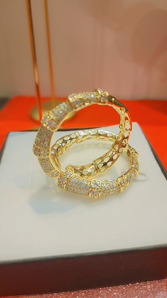 Boucle d'oreille plaquée or avec pierre en oxyde de zirconium