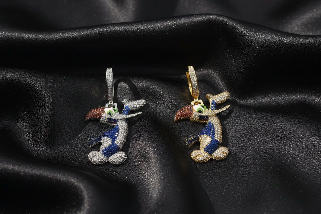 ਆਈਸਡ ਆਊਟ ਵ੍ਹਾਈਟ ਗੋਲਡ ਪਲੇਟਿਡ ਕਾਰਟੂਨ ਪੈਂਡੈਂਟ