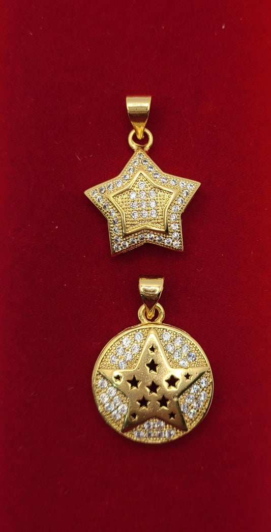 Pendentif en forme d'étoile et design d'étoile plaqué or.