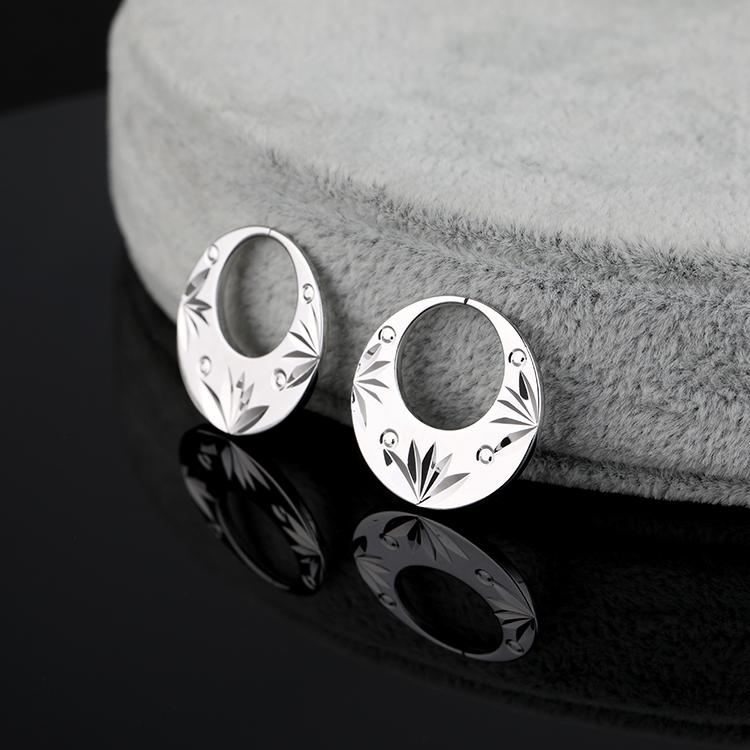 Boucles d'oreilles Nattiyan classiques au design moderne