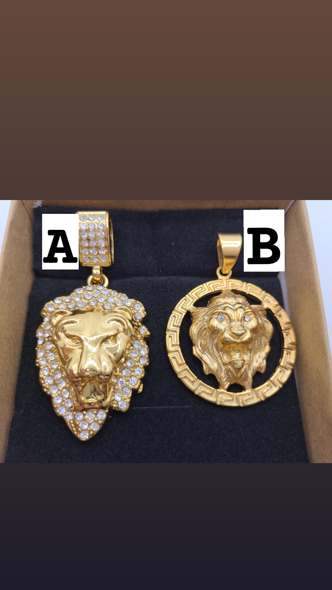 Pendentif lion plaqué or