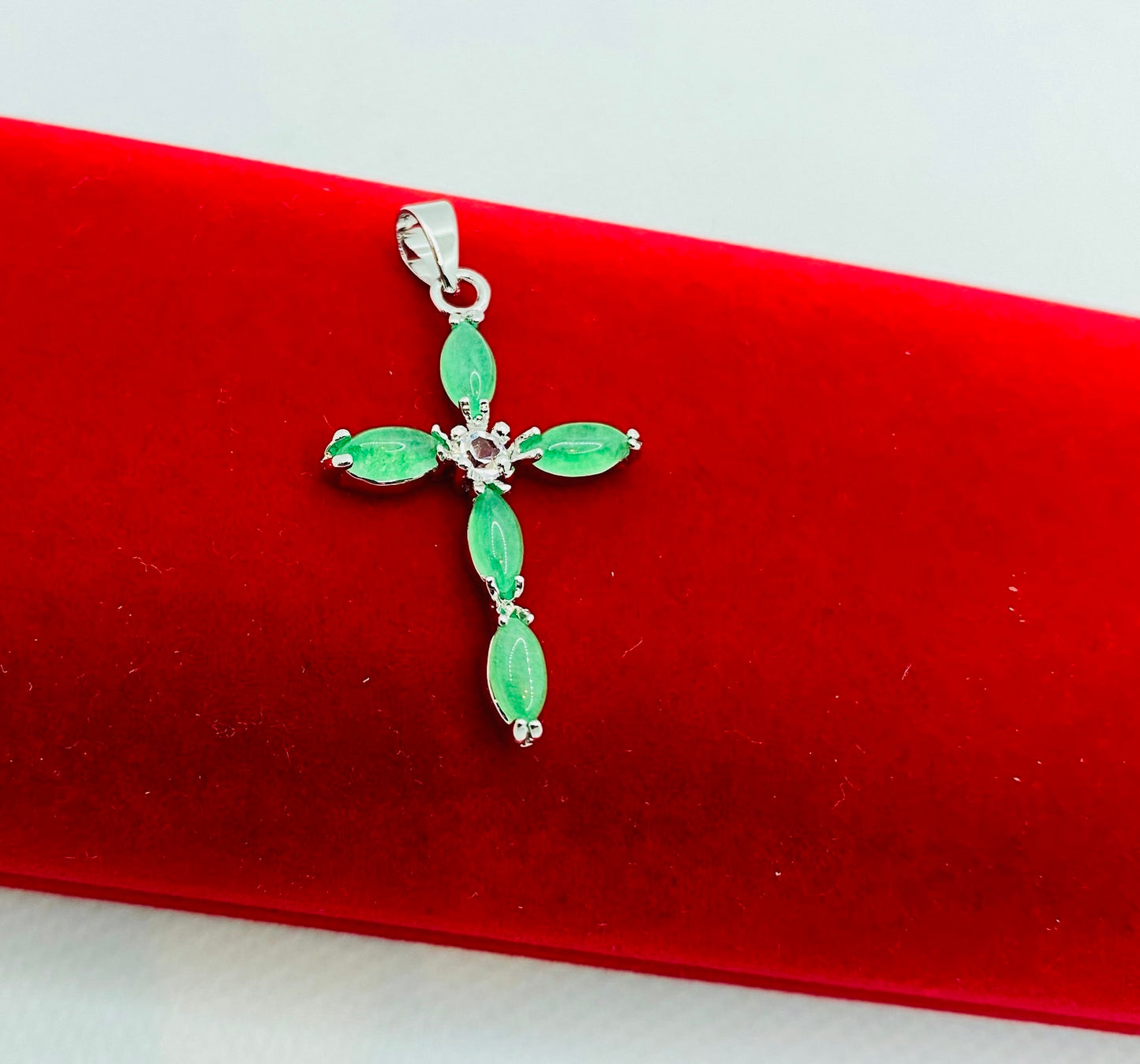Pendentifs en croix de jade véritable