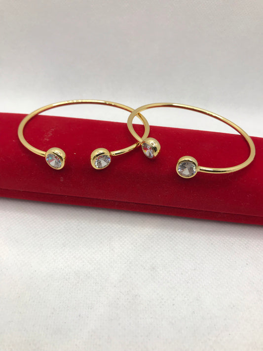 Gold plated bangle with crystal