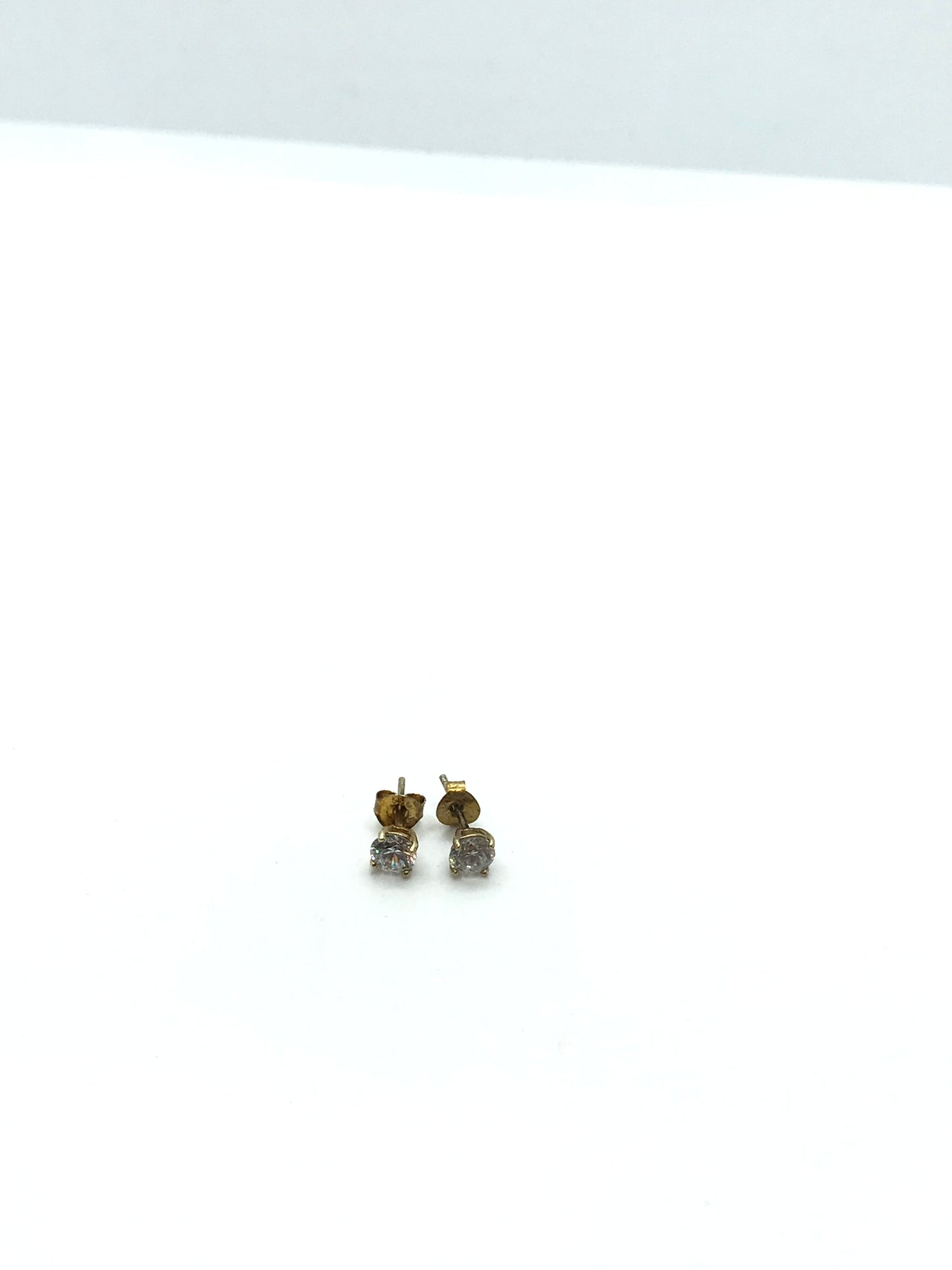 ਸਟਰਲਿੰਗ ਸਿਲਵਰ ਗੋਲਡ ਪਲੇਟਿਡ ਗੋਲ ਸਟੱਡਸ