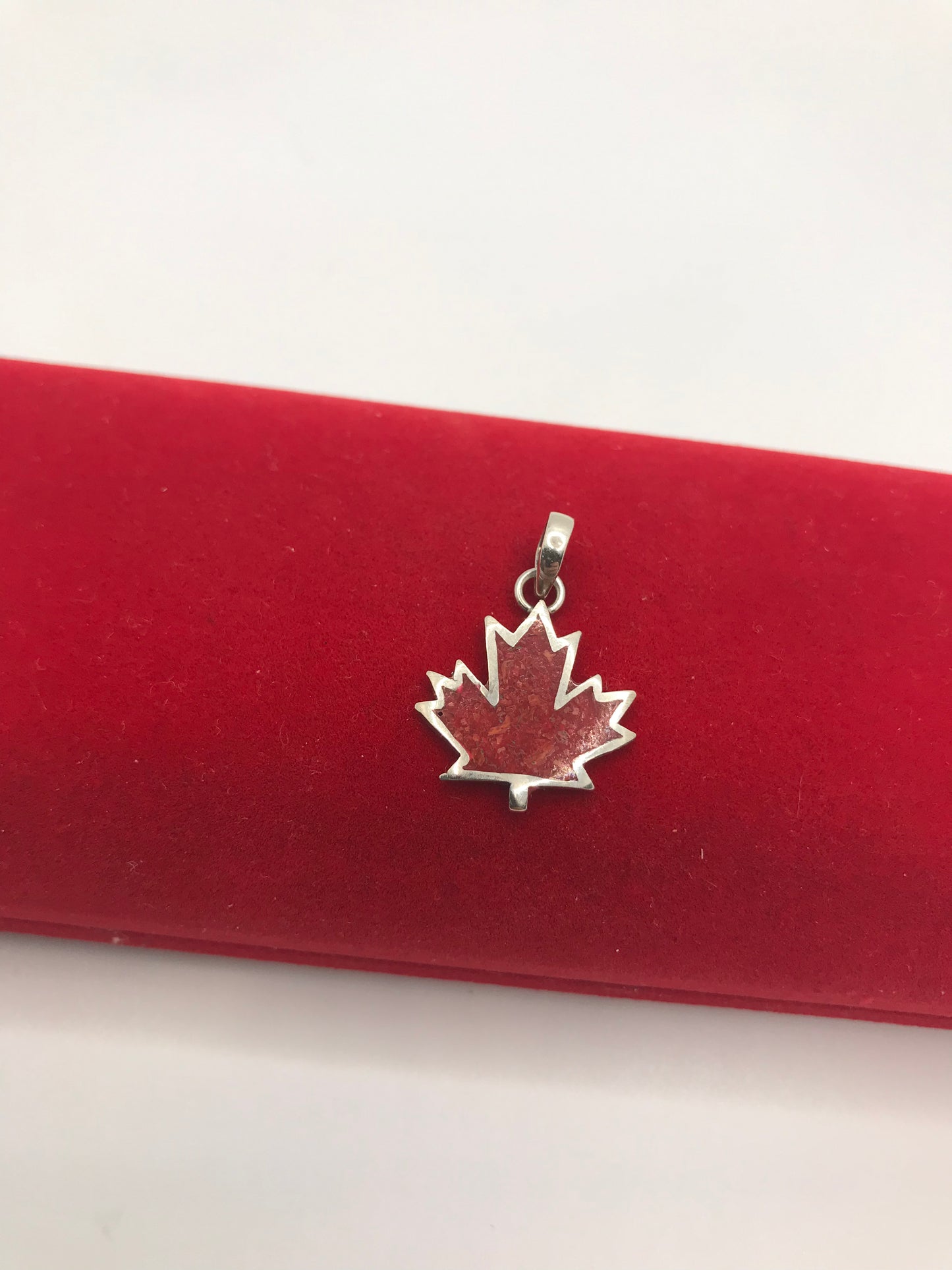Pendentif feuille d'érable en argent sterling