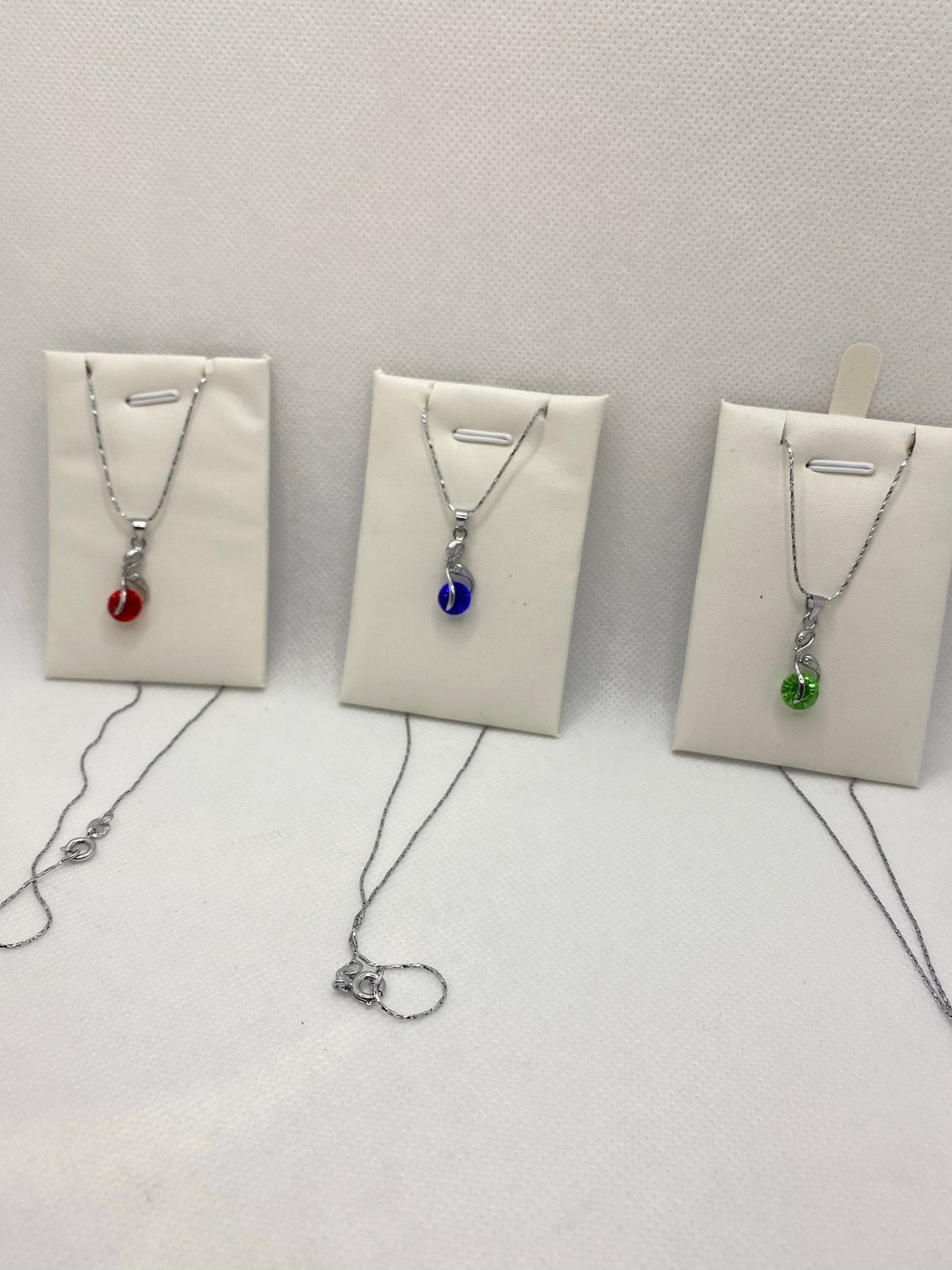Collier en argent véritable bleu, rouge et vert