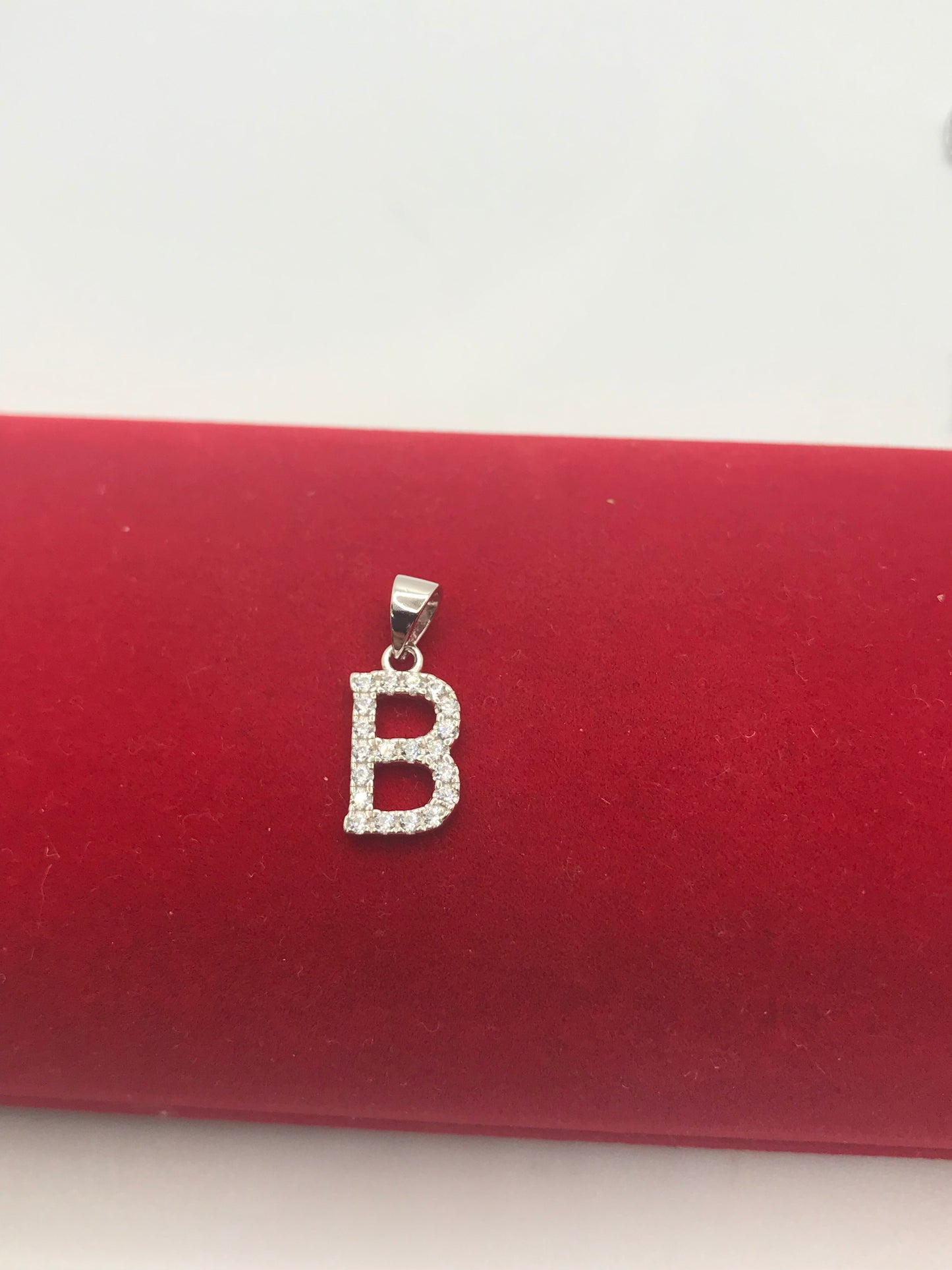 Pendentif lettre initiale en argent sterling
