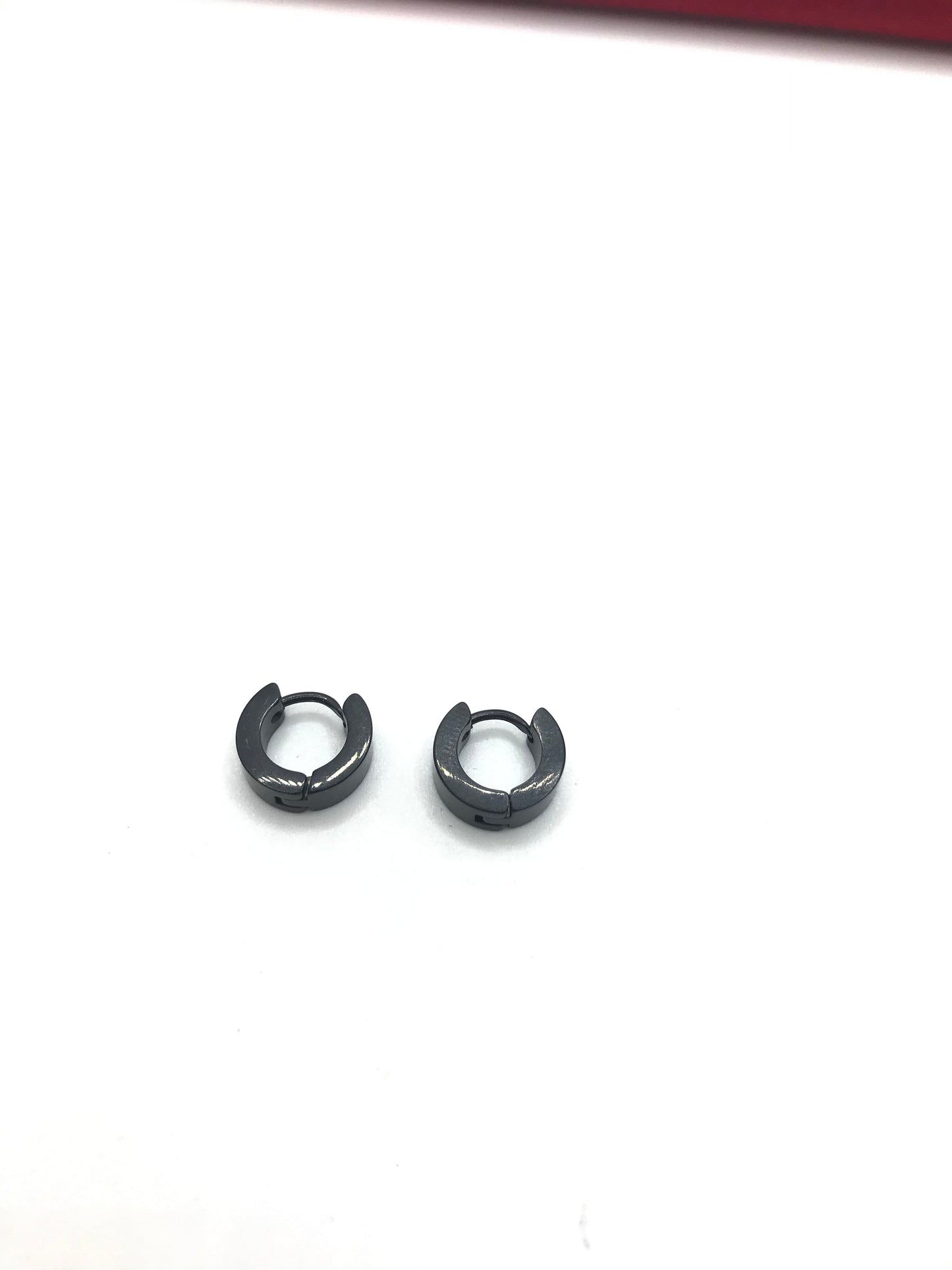 Créoles noires de petite taille