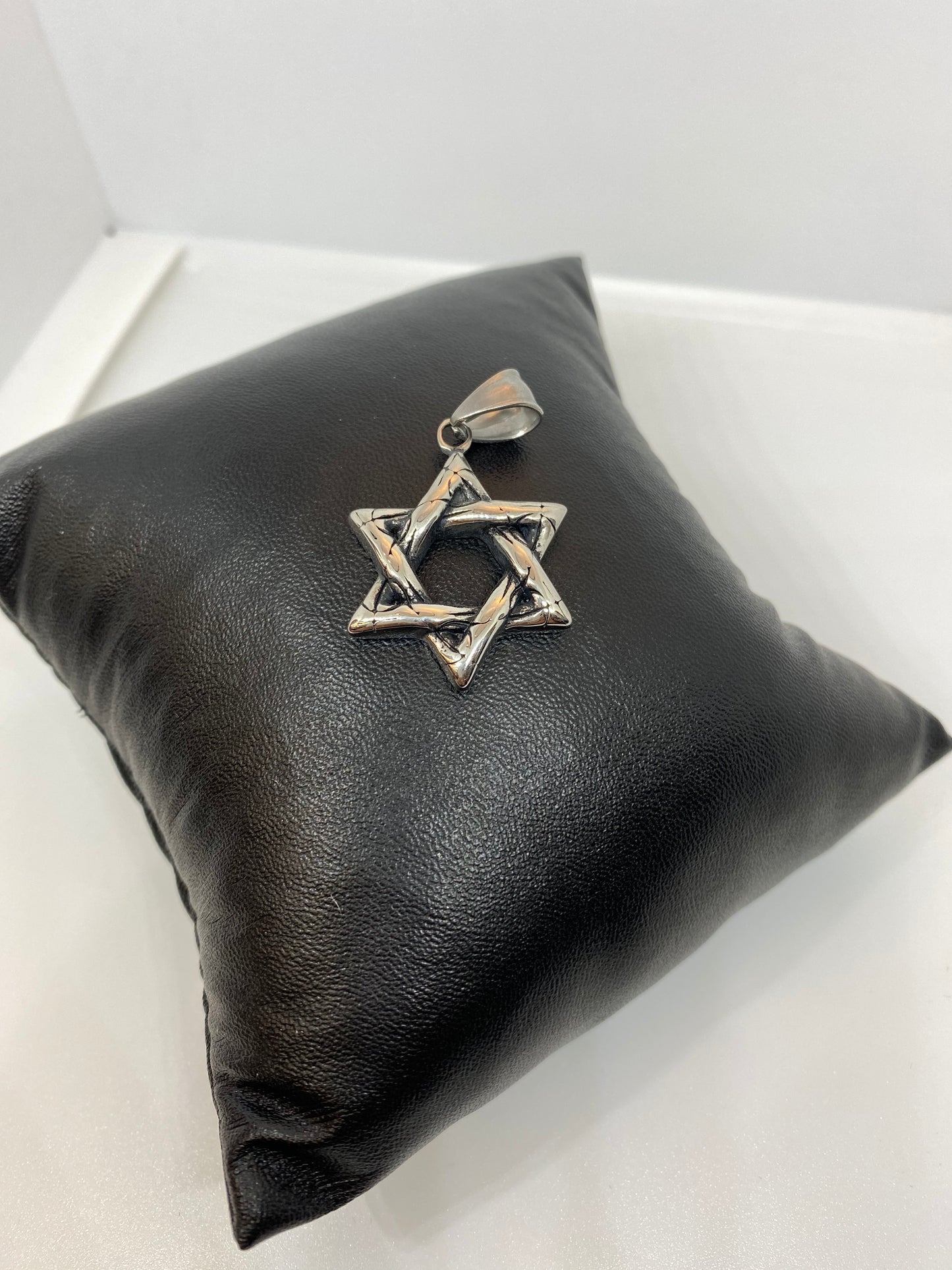 Star shape pendant