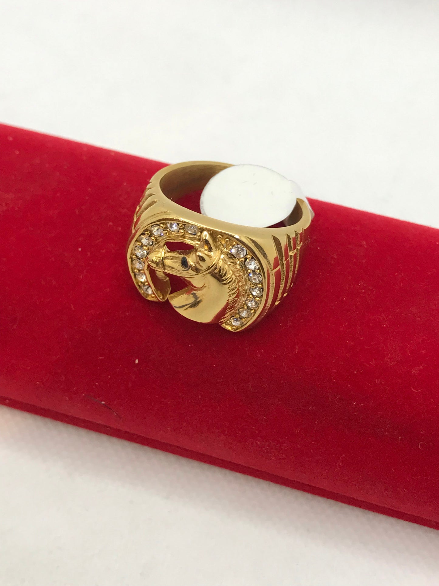 Bague en forme de fer à cheval plaquée or
