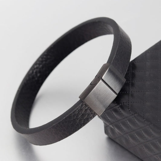 Plain leather bracelet