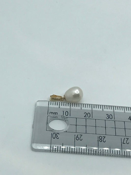 10k pearl pendant