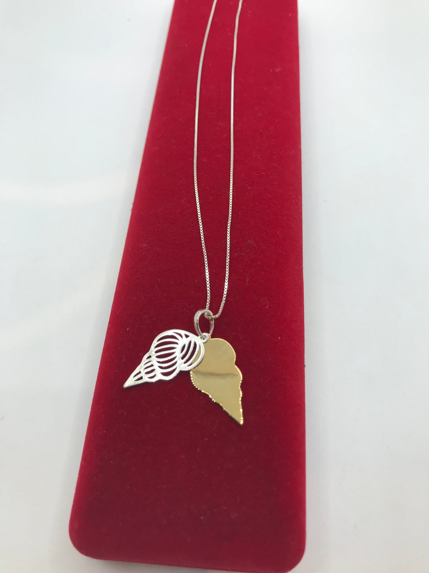 Collier coquillage bicolore en argent véritable