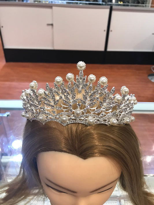 Silver pearl crown for weddings