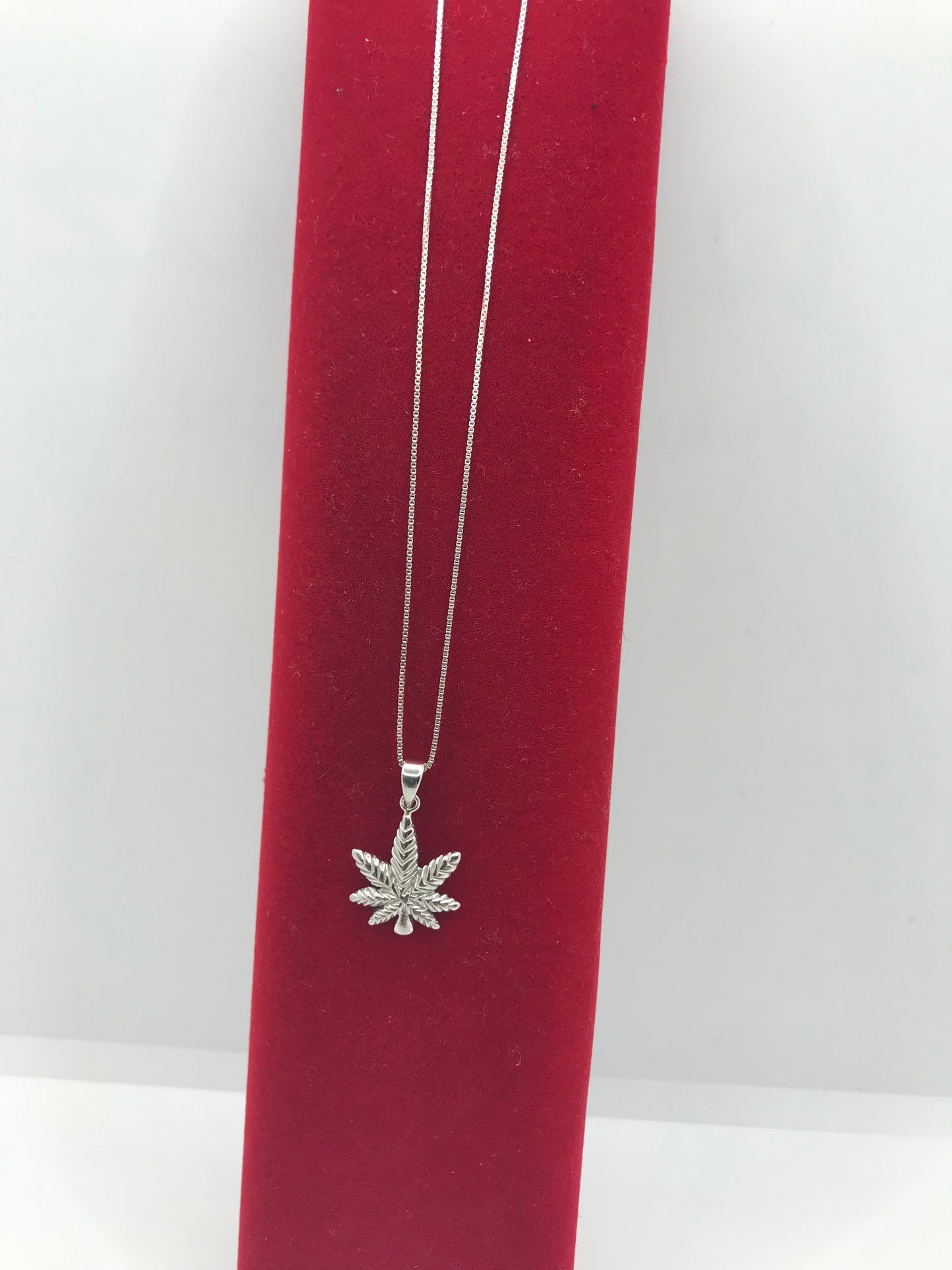 925 sterling silver marijuana leaf necklace
