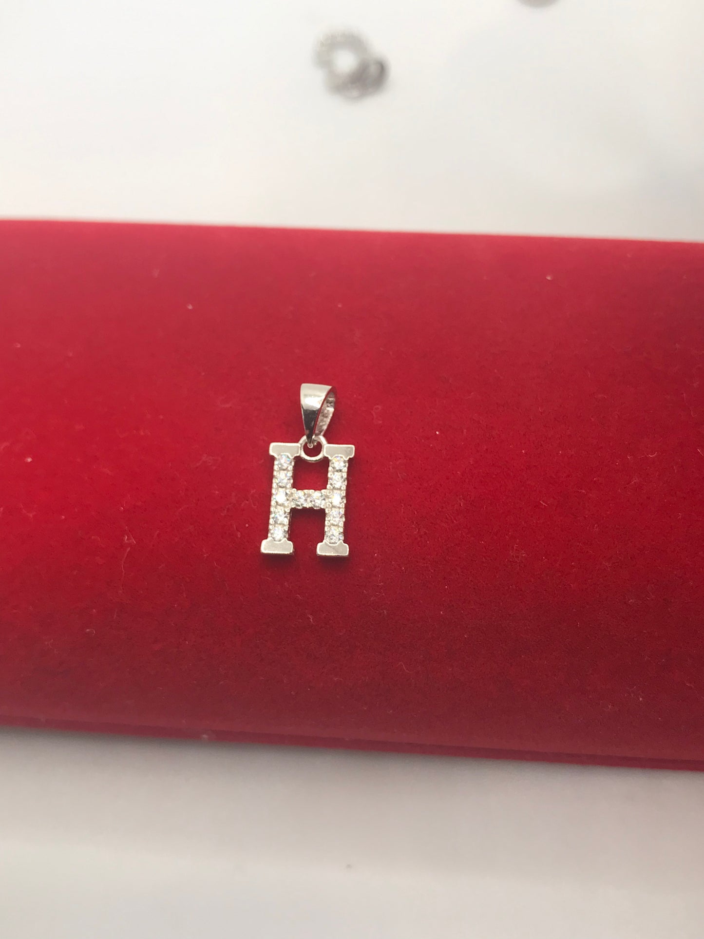 Pendentif lettre initiale en argent sterling