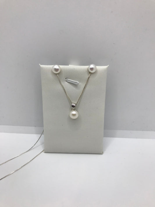 Sterling silver pearl set