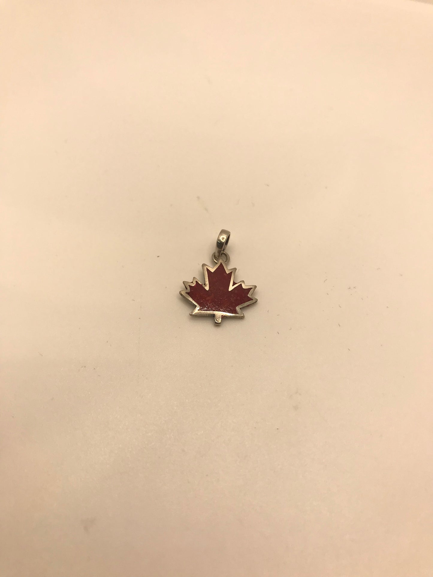 Pendentif feuille d'érable en argent sterling