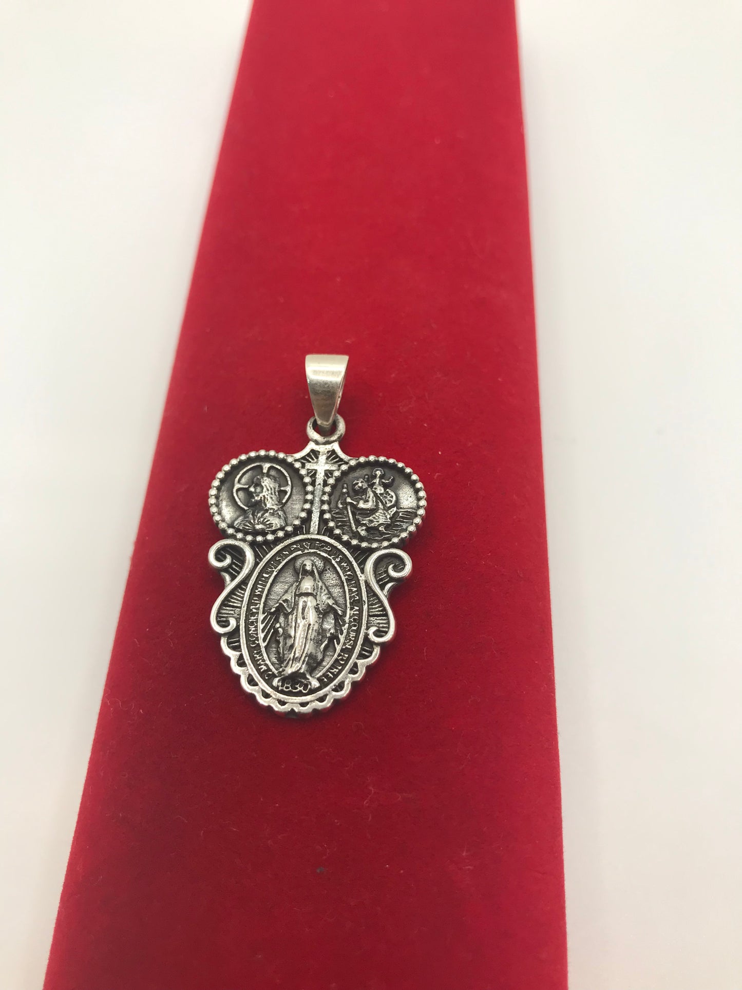 Pendentif maman Marie en argent sterling