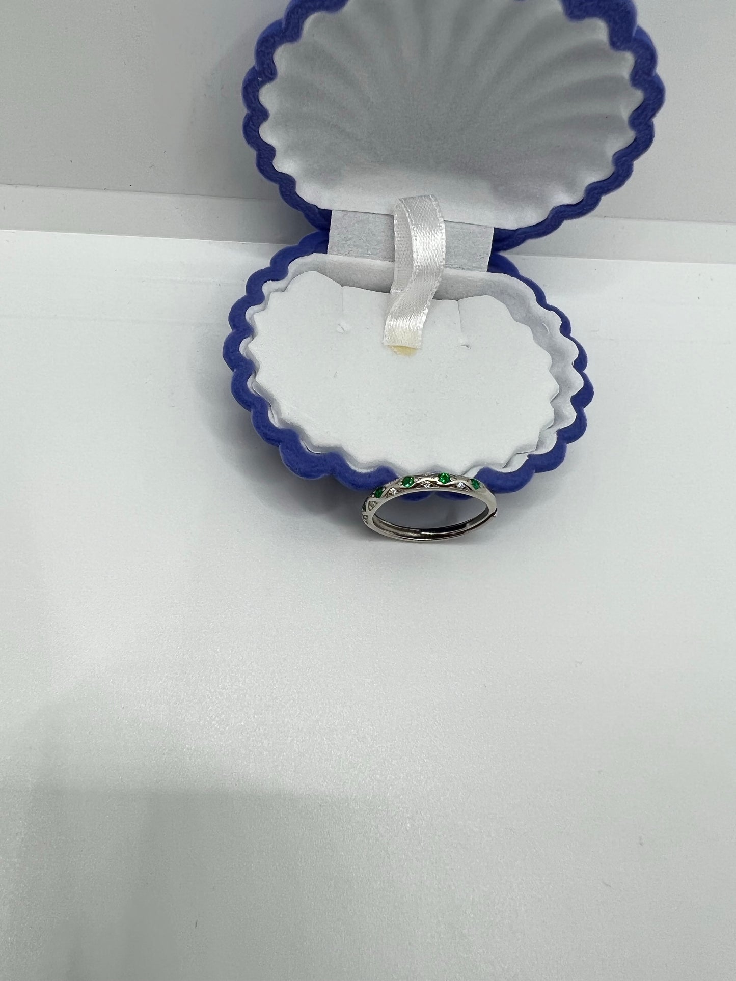 ਅਸਲੀ ਚਾਂਦੀ ਦੇ ਰੰਗਾਂ ਵਾਲੀ ਪੱਥਰ ਦੀ ਅੰਗੂਠੀ