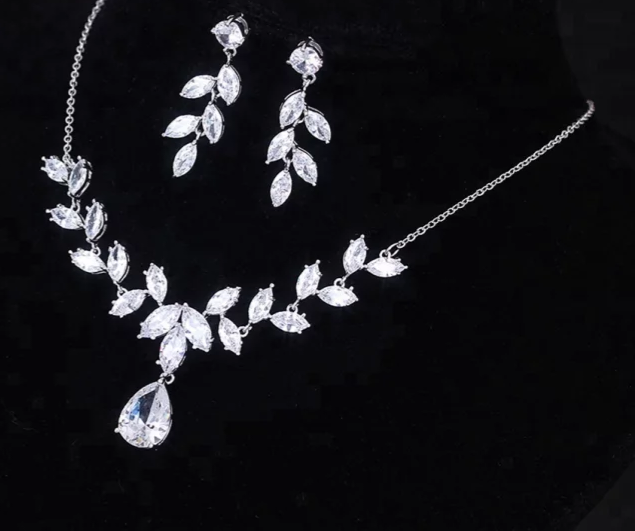 Ensemble de zircones cubiques à motif de feuilles