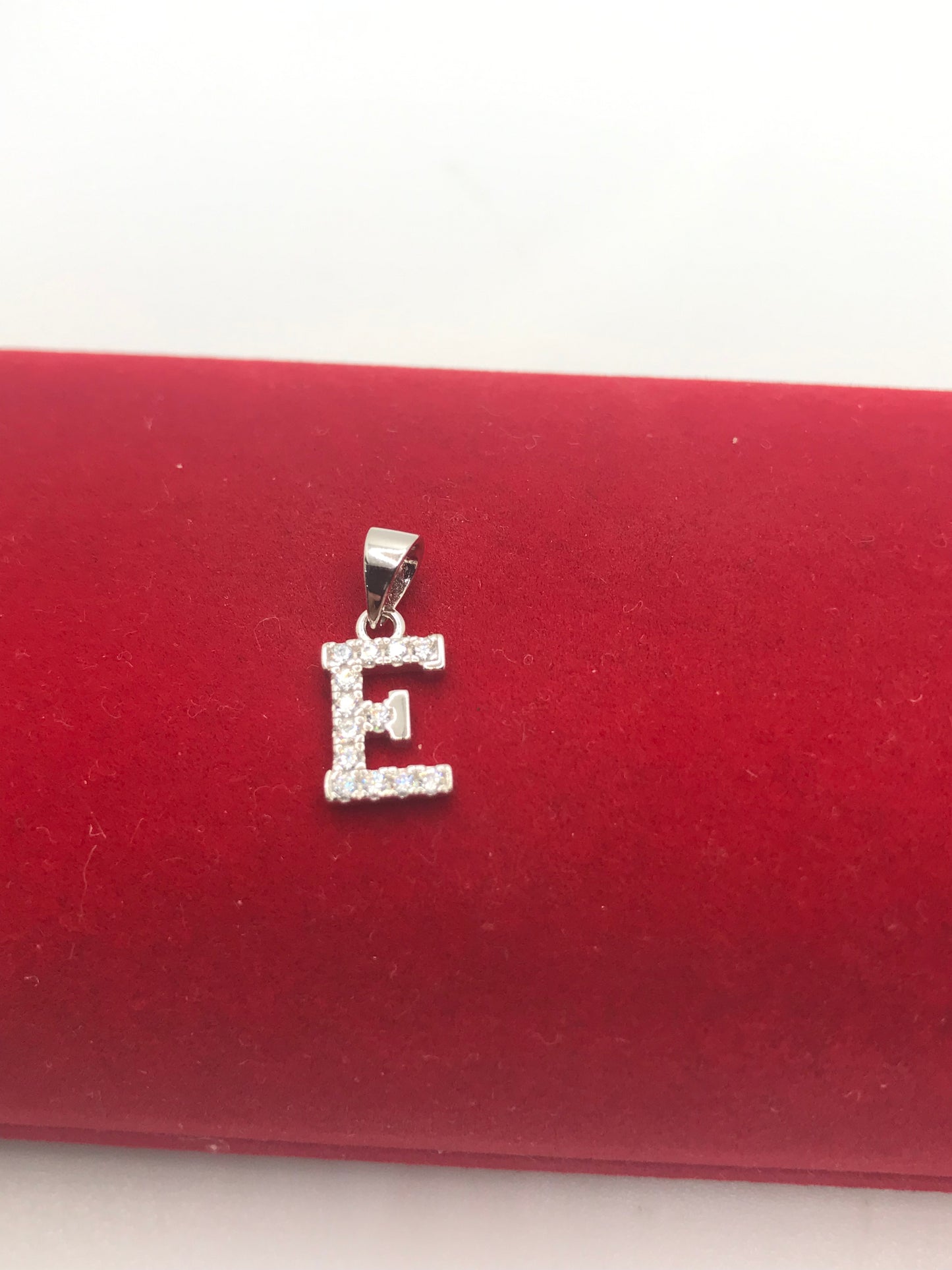 Pendentif lettre initiale en argent sterling