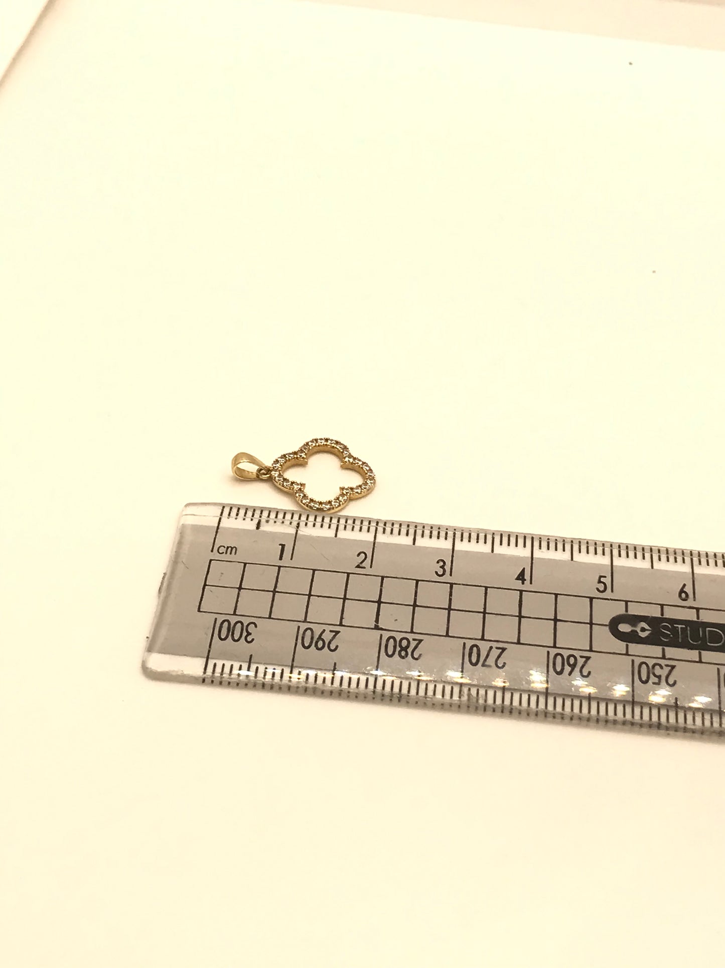 10k gold clover pendant