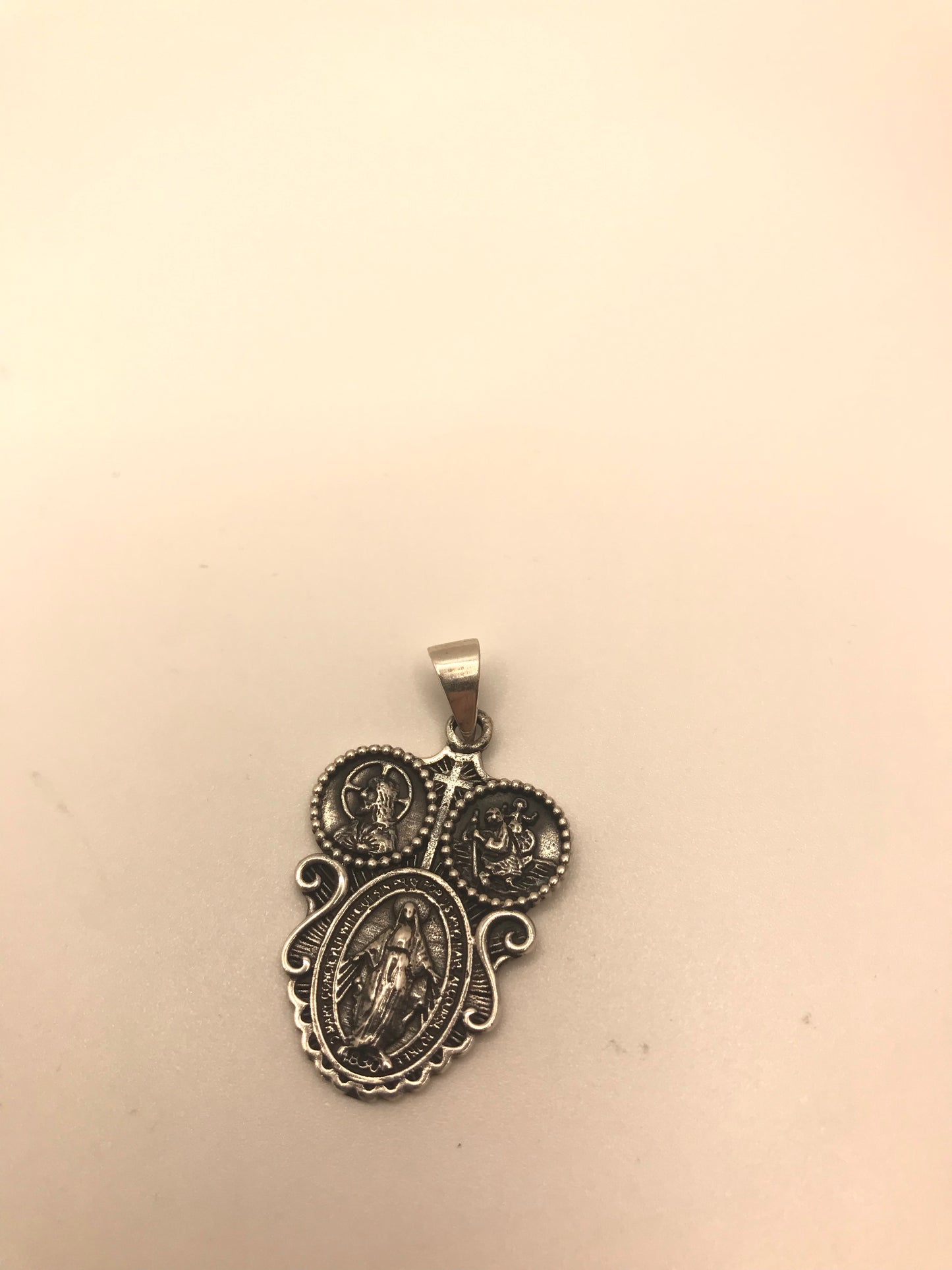 Pendentif maman Marie en argent sterling