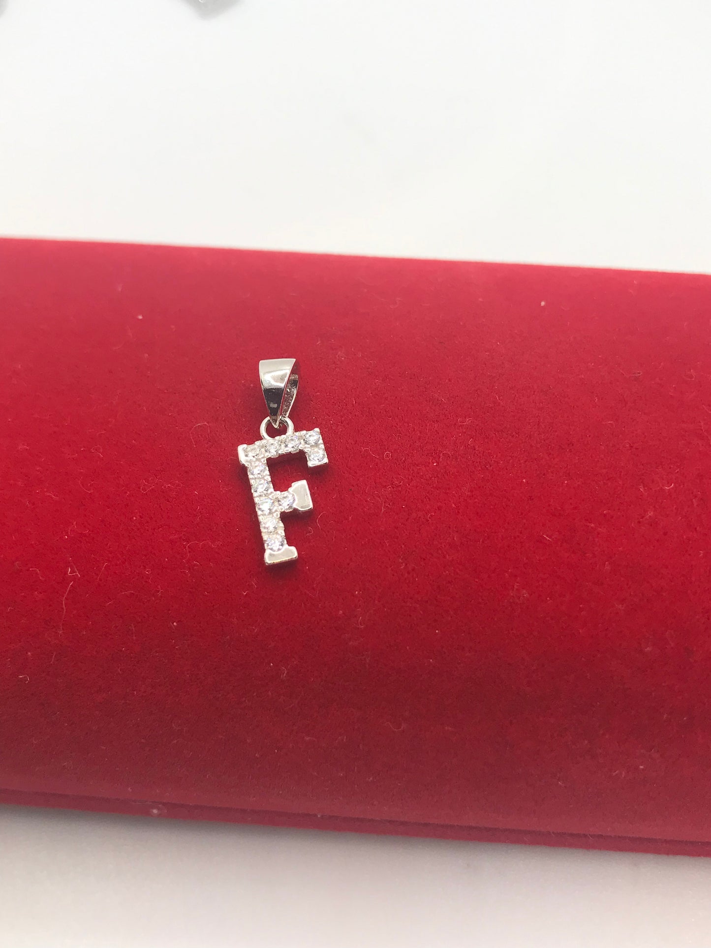 Pendentif lettre initiale en argent sterling