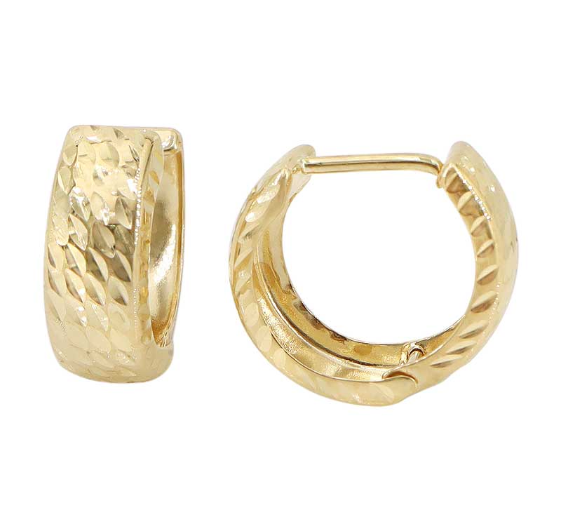 Real gold round earring with diamond cut,