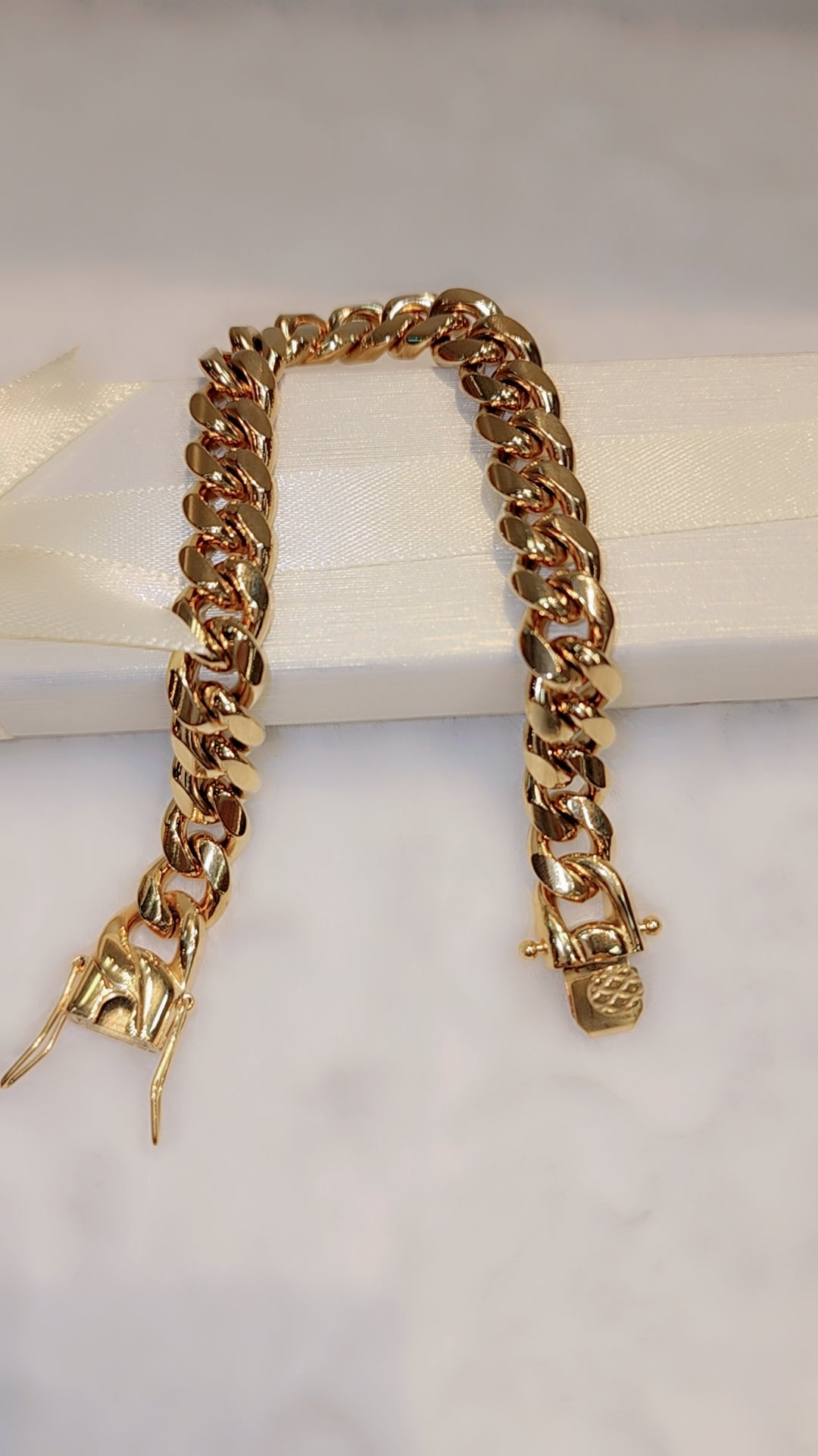 Stainless steel Cuban link bracelet