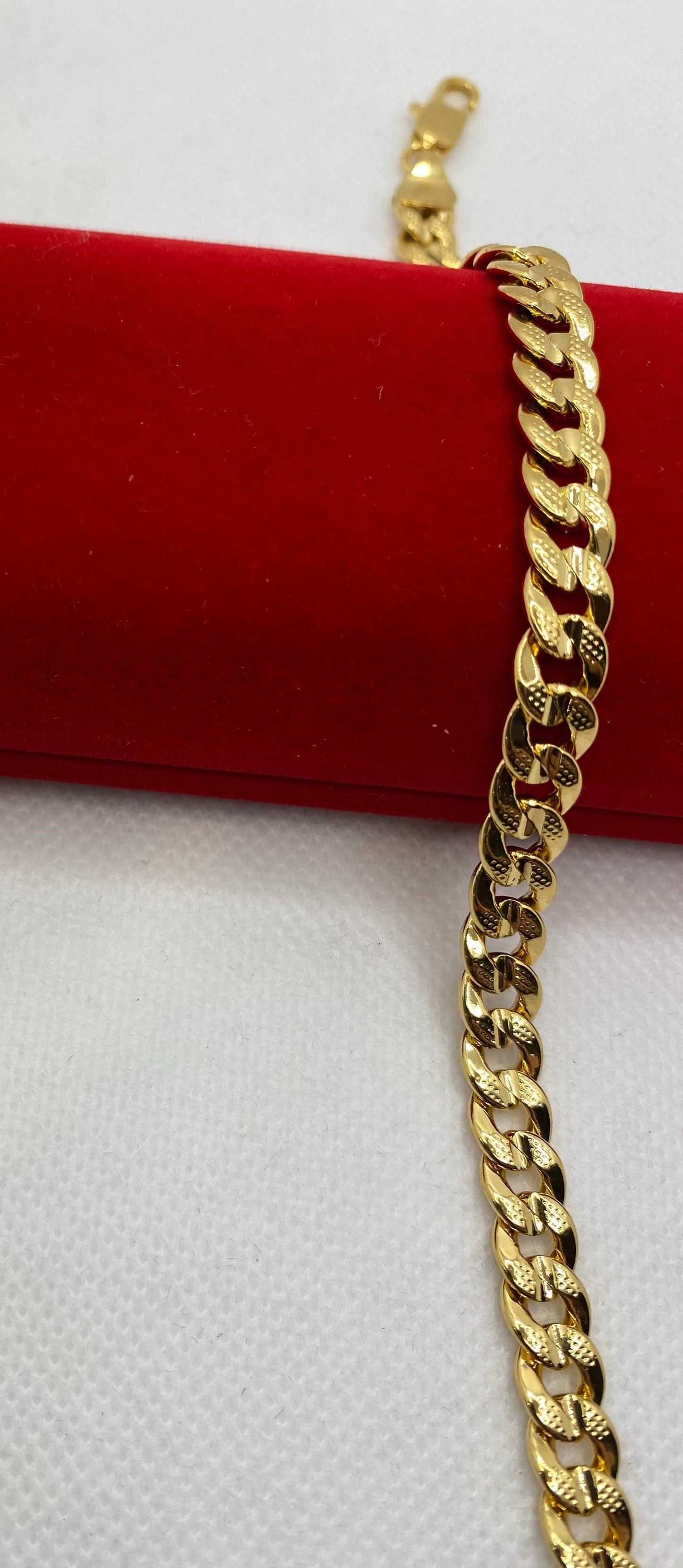 Gold plated cuban link bracelet