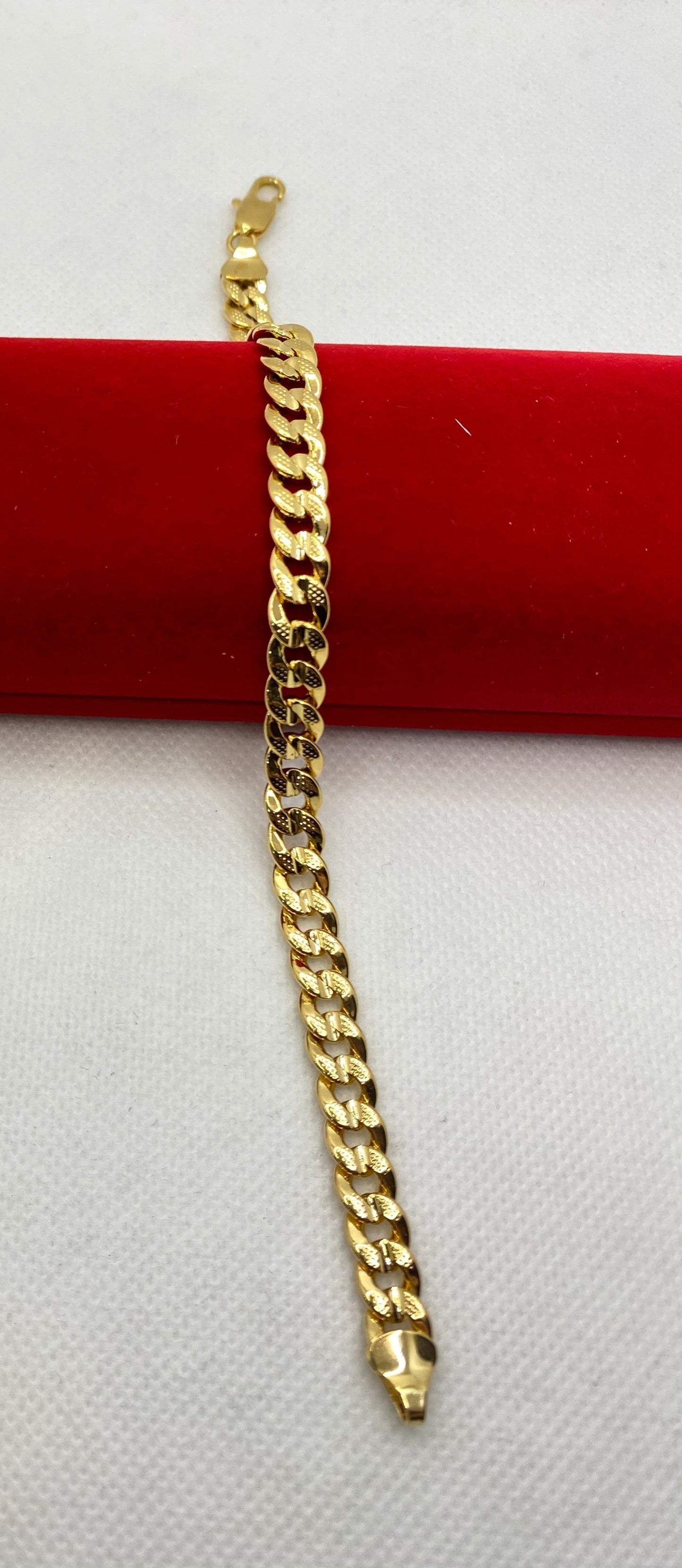 Gold plated cuban link bracelet