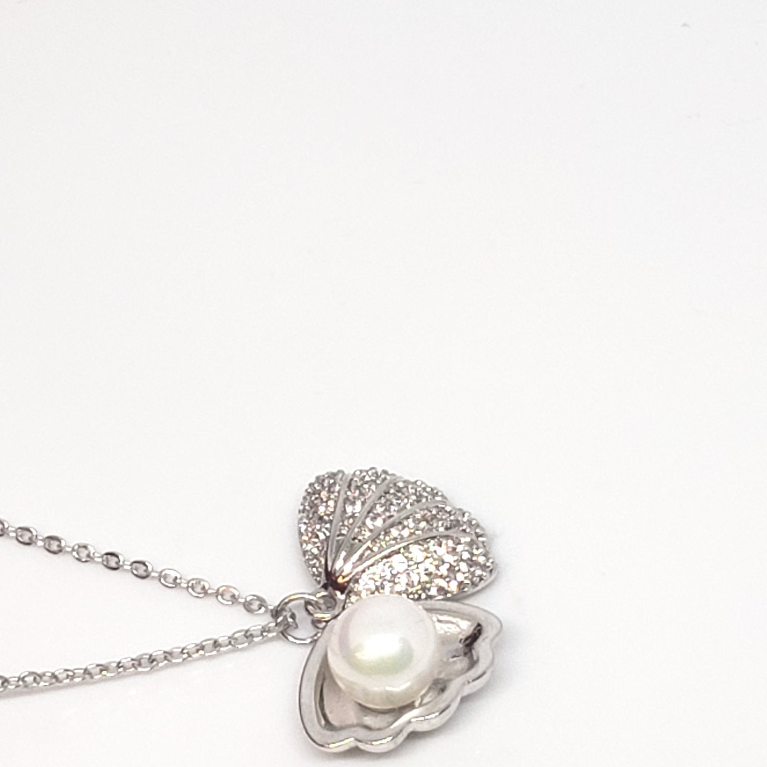 Sea shell clearance pearl necklace