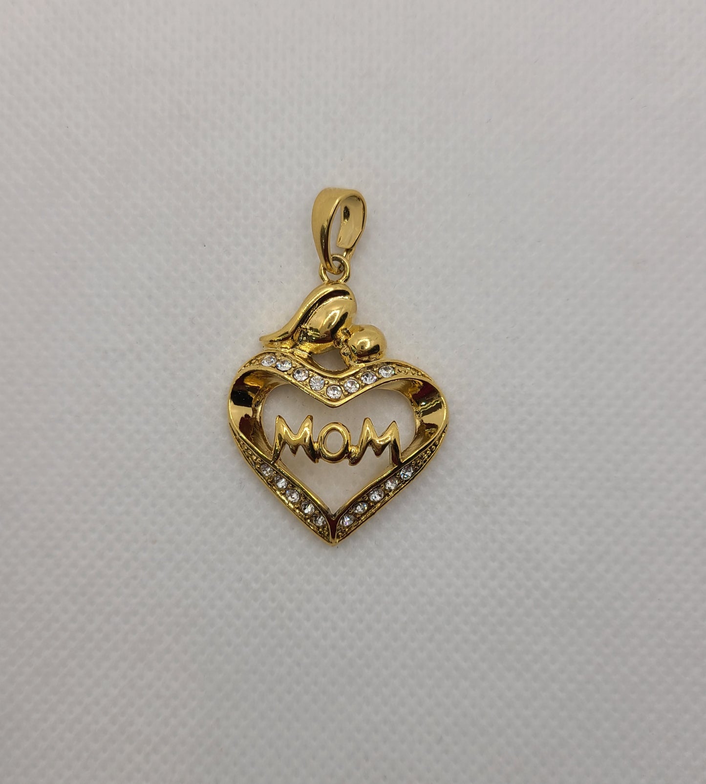 Gold plated heart-shaped mom pendant