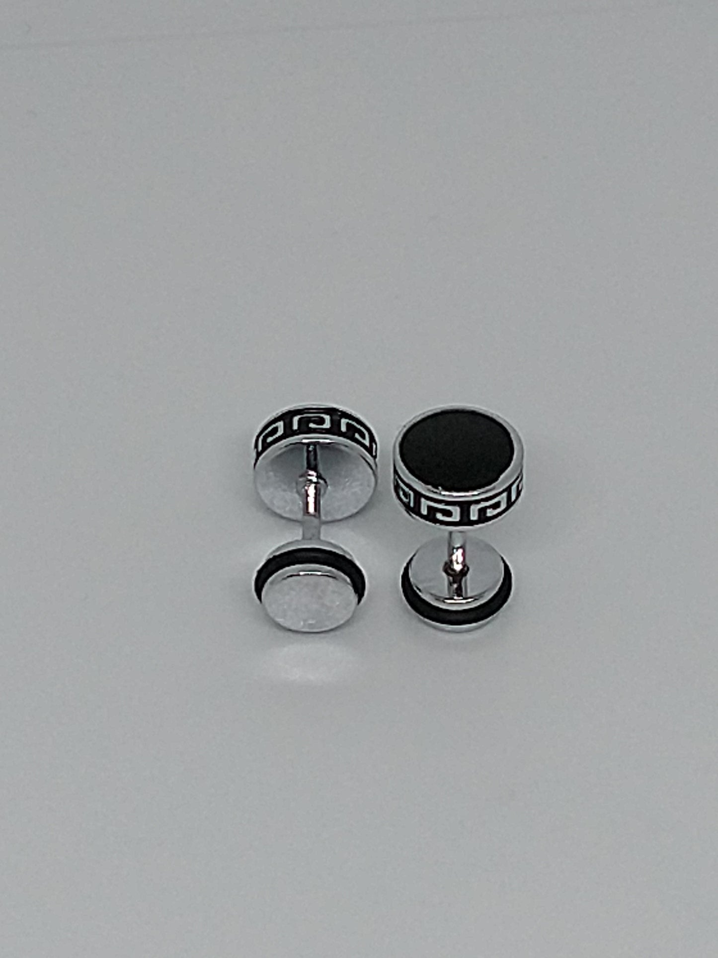 Stud earrings (screw back lock)