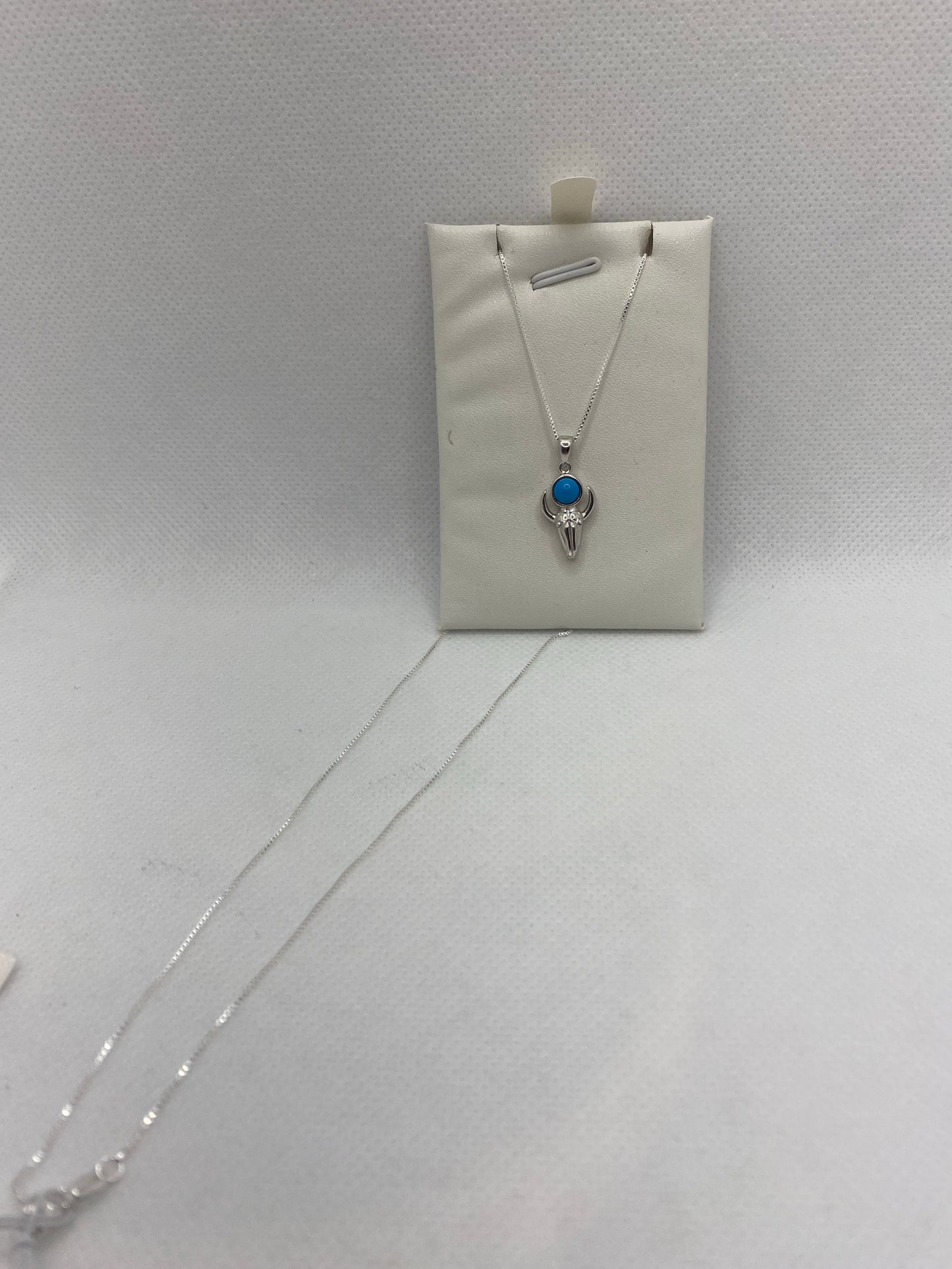 Collier tête de taureau en argent véritable