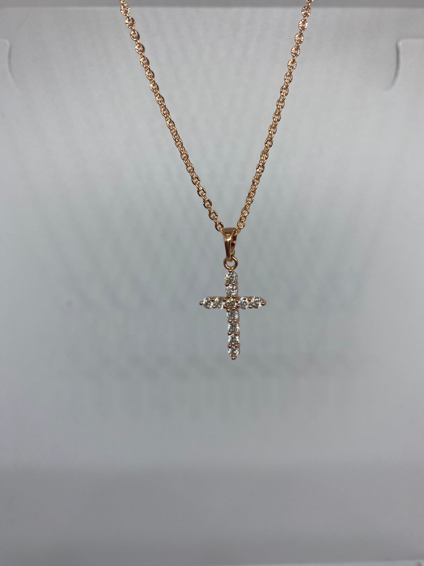 Cross pendant necklace