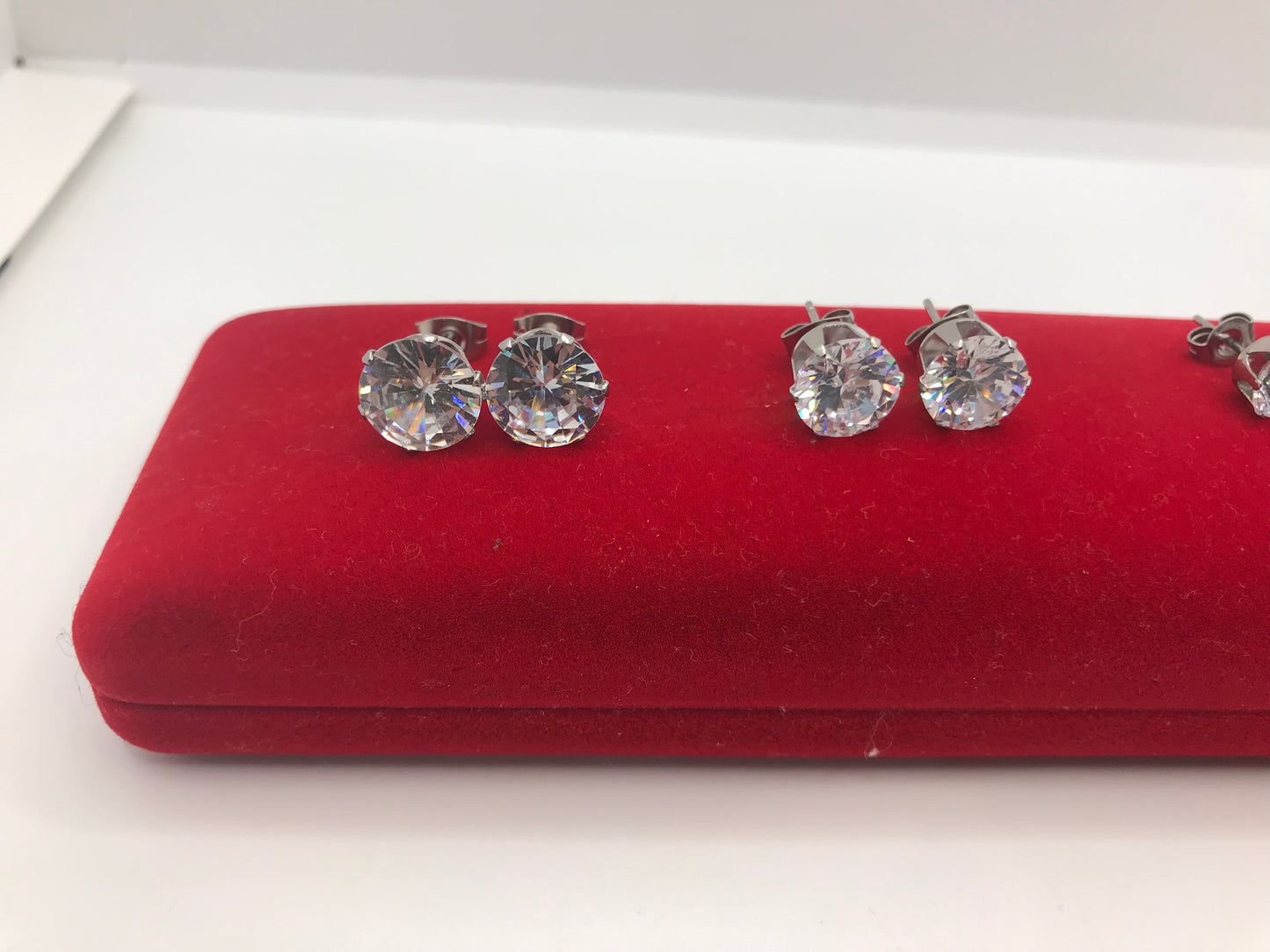 Stainless steel round CZ stone stud